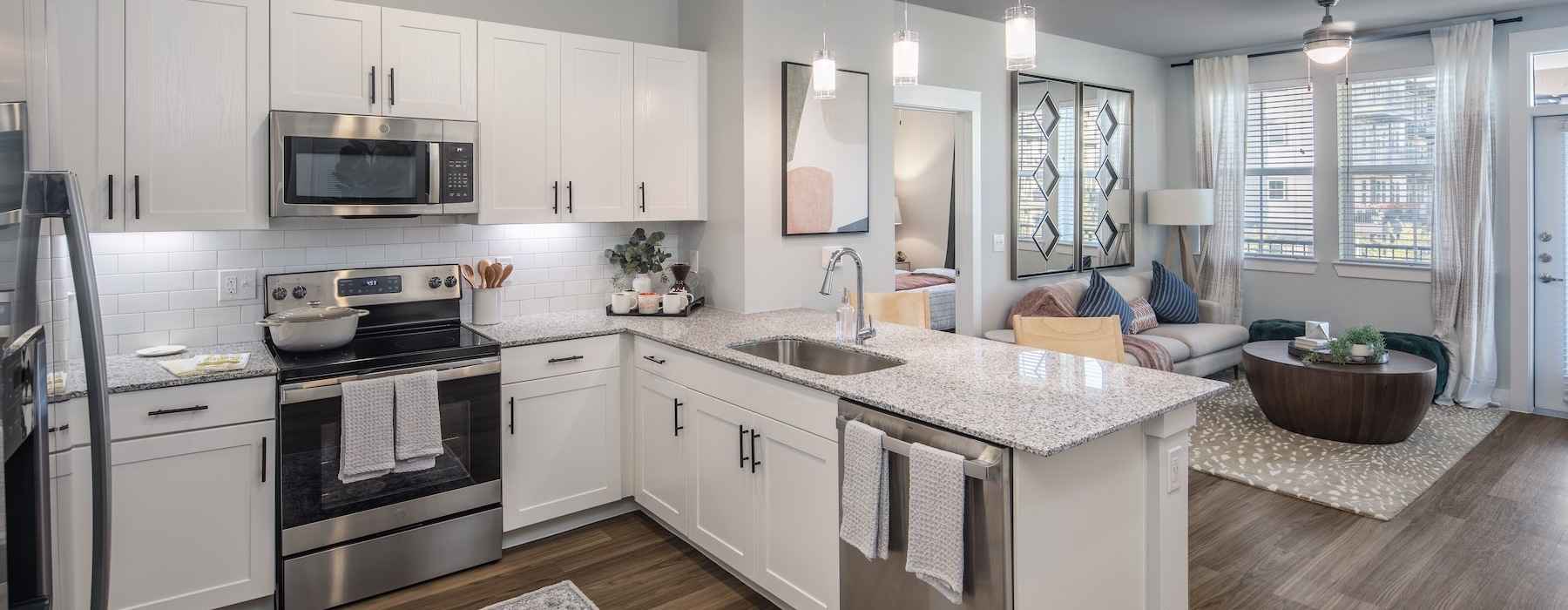 under cabinet lighting in kitchen